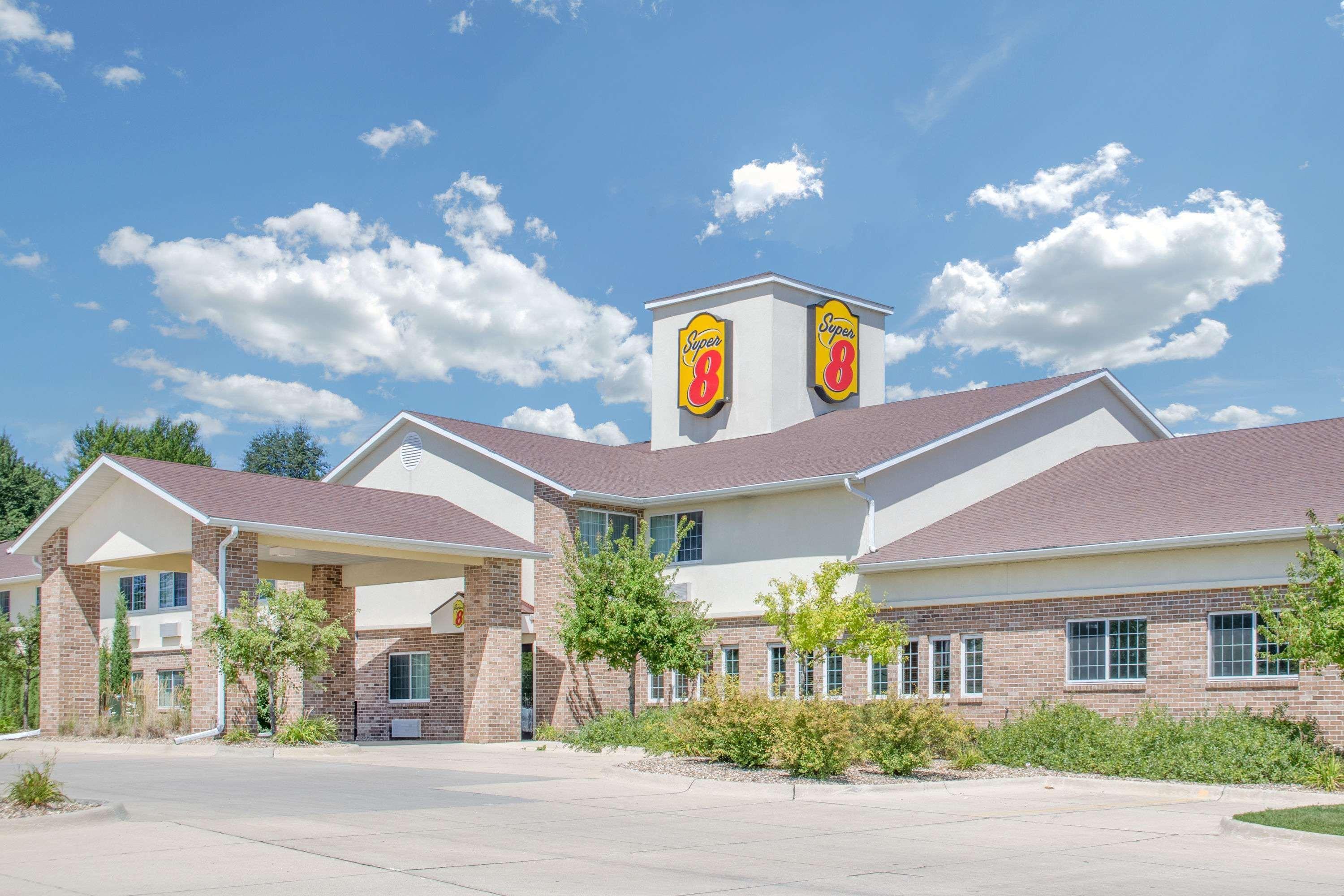 Super 8 By Wyndham Cedar Falls Zewnętrze zdjęcie