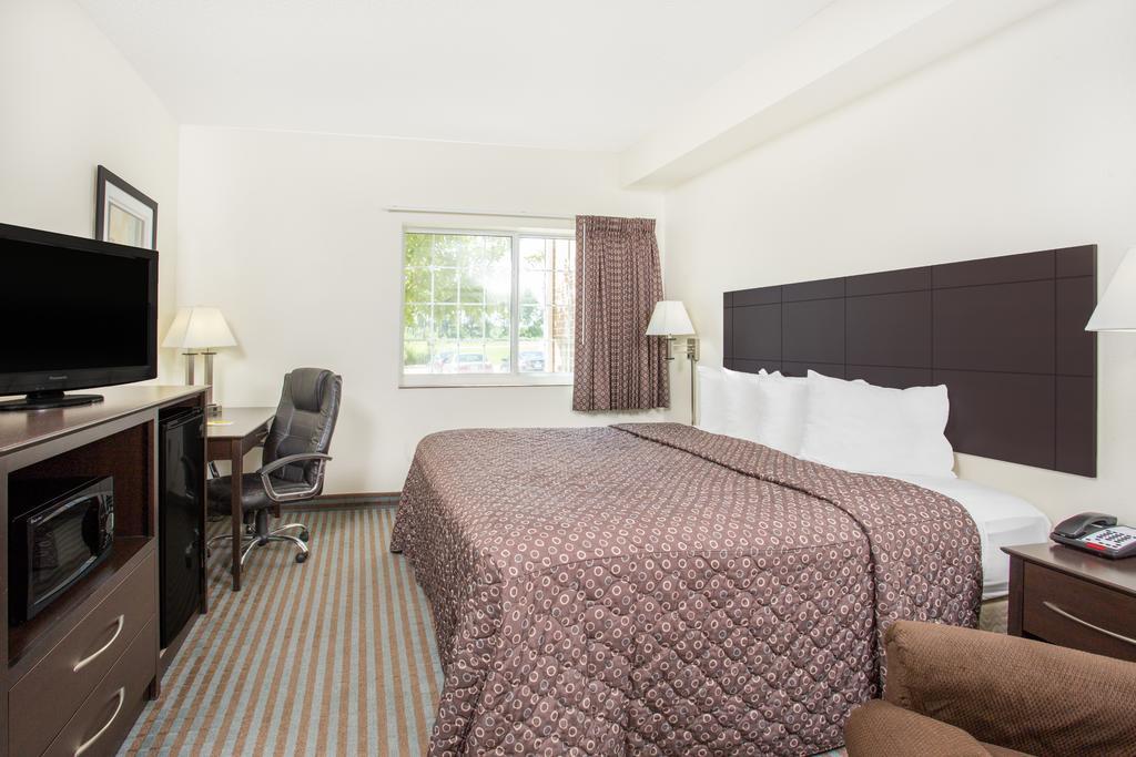 Super 8 By Wyndham Cedar Falls Zewnętrze zdjęcie